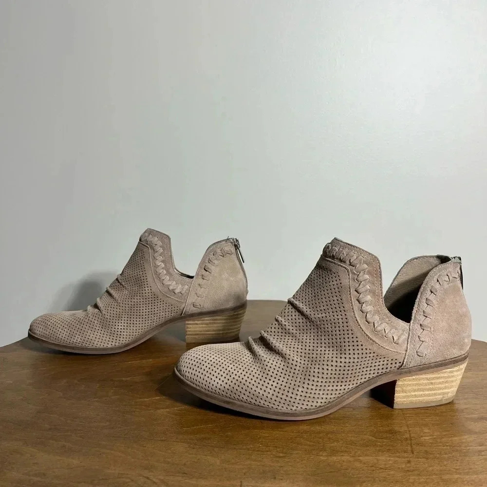 Vince‎ Camuto Nude Suede Booties 7.5